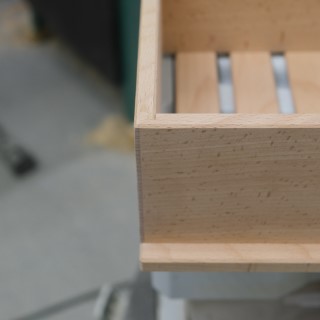 Närbild av hörn på vinkyllåda